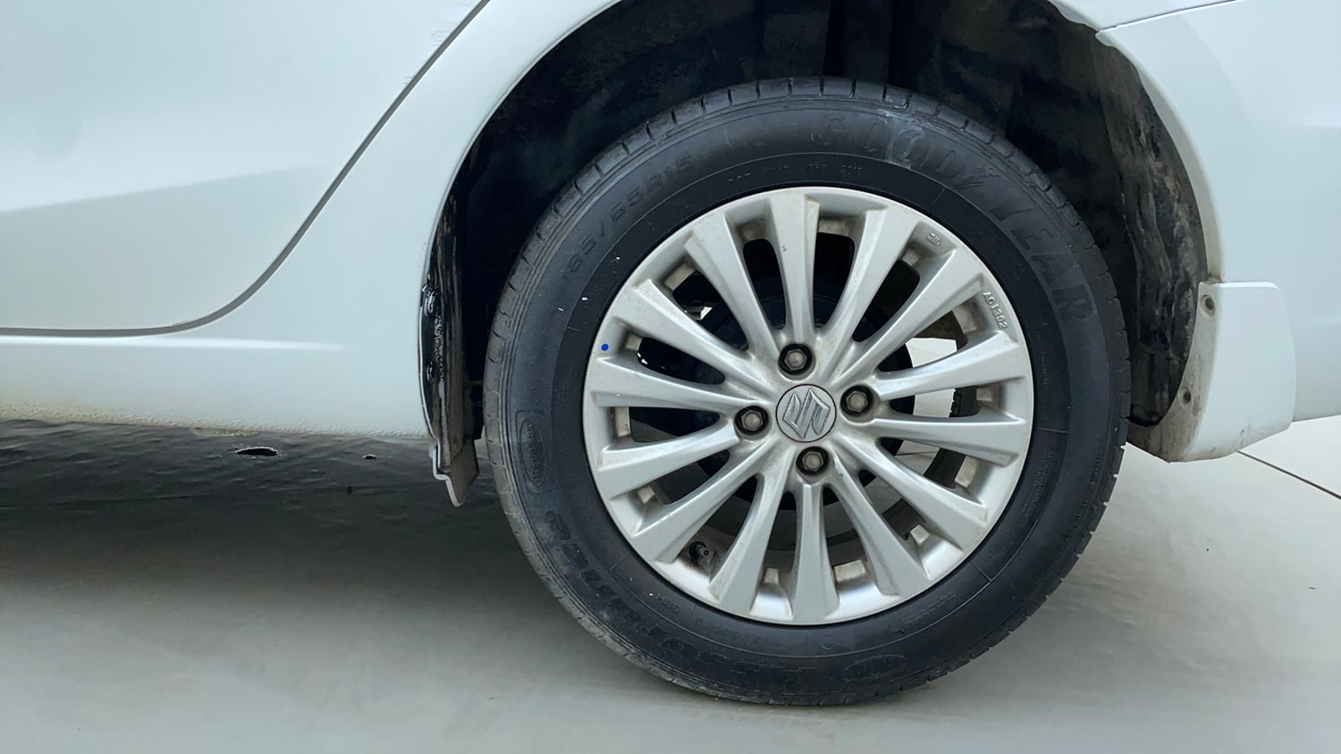Used 2020 Maruti Suzuki Ciaz Delta Hybrid 1.5 AT Petrol Automatic tyres LEFT REAR TYRE RIM VIEW