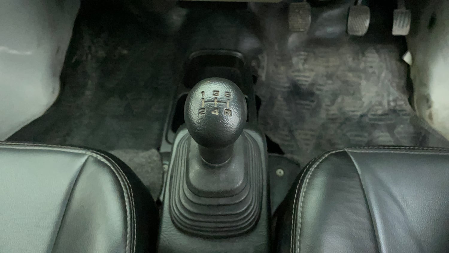 Used 2019 Maruti Suzuki Eeco 5 STR WITH A/C+HTR Petrol Manual interior GEAR  KNOB VIEW