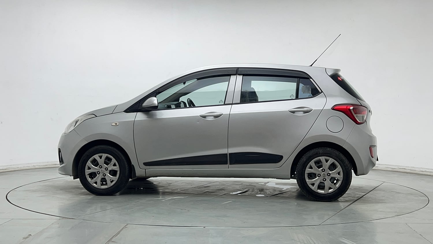 Used 2016 Hyundai Grand i10 Magna 1.2 Kappa VTVT Petrol Manual exterior LEFT SIDE VIEW