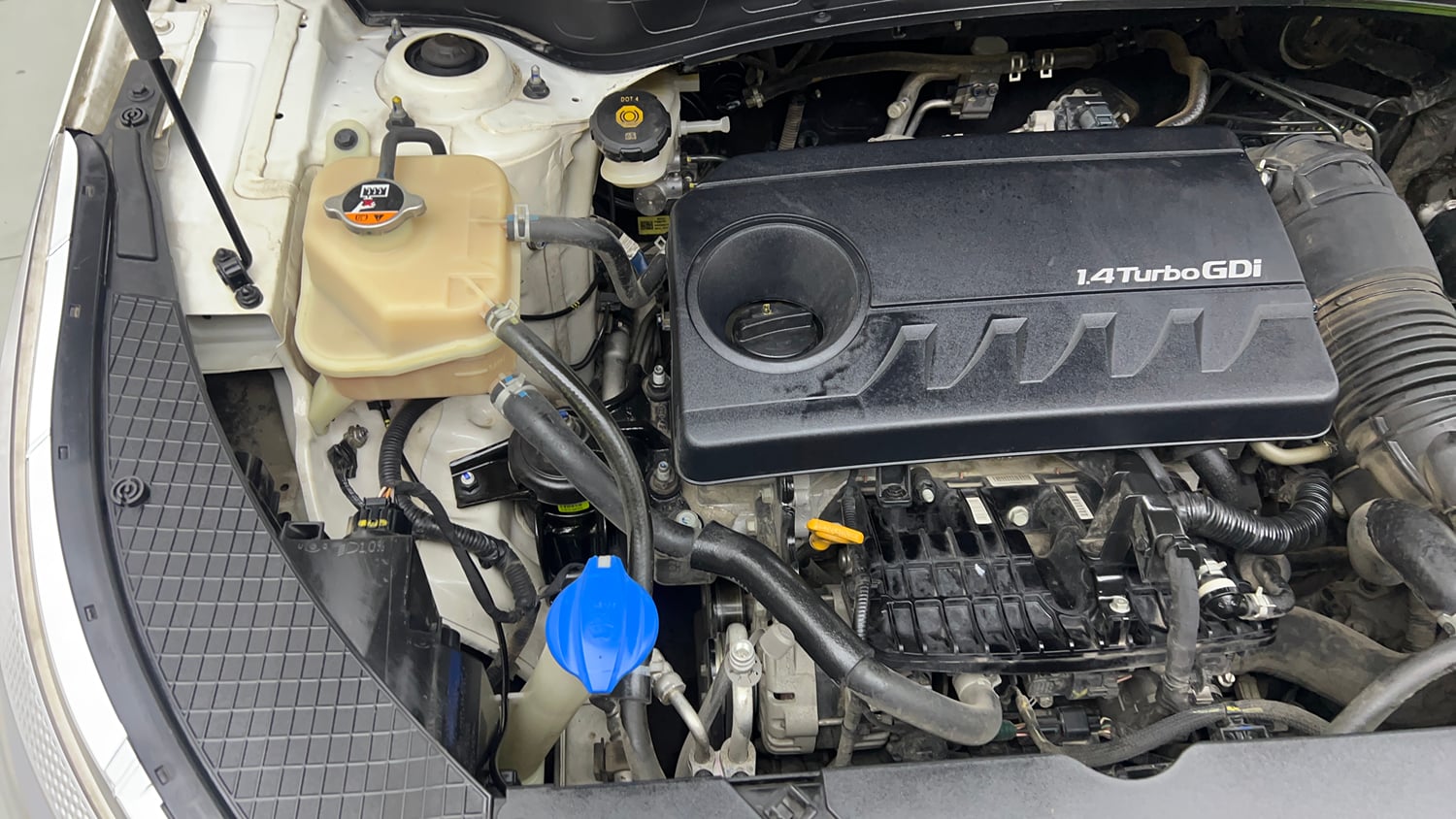Used 2022 Kia Seltos GTX Plus 1.4 DCT Petrol Automatic engine ENGINE RIGHT SIDE VIEW