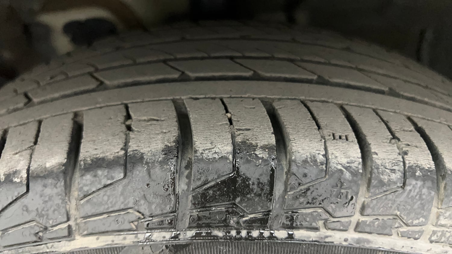 Used 2024 Kia Seltos HTX Plus 1.5 Diesel MT Diesel Manual tyres LEFT FRONT TYRE TREAD VIEW