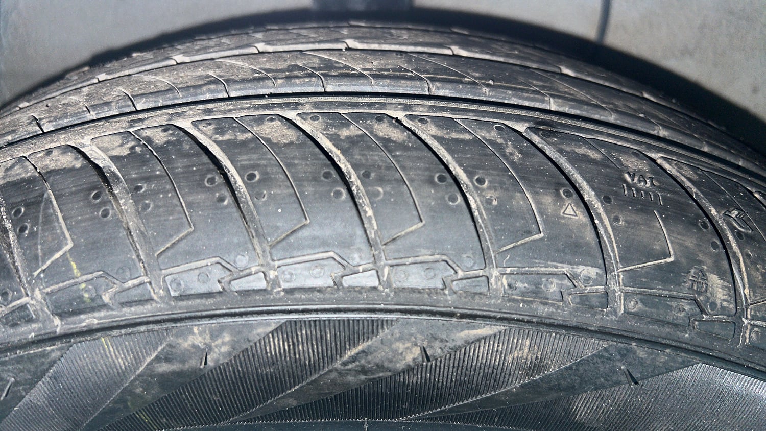 Used 2023 Hyundai Aura S 1.2 CNG Cng Manual tyres RIGHT REAR TYRE TREAD VIEW