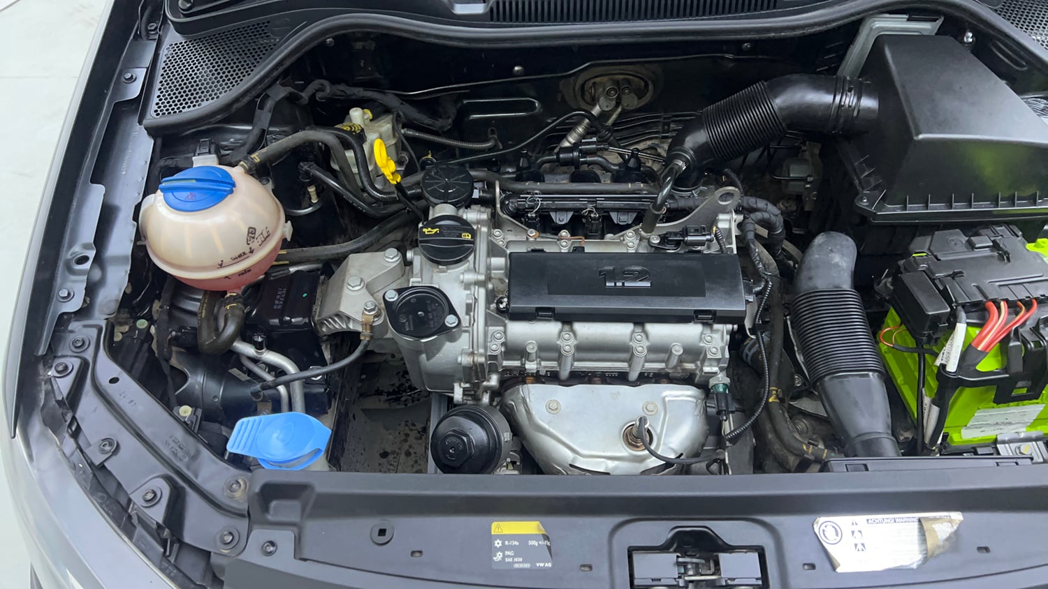 Used 2017 Volkswagen Ameo Highline1.2L (P) Petrol Manual engine ENGINE RIGHT SIDE VIEW