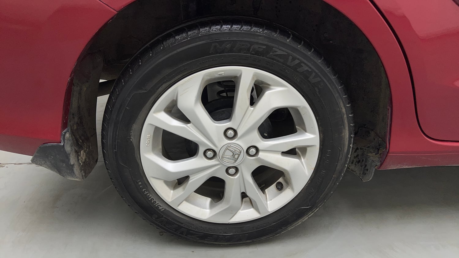 Used 2020 Honda Amaze 1.2 V MT Petrol Petrol Manual tyres RIGHT REAR TYRE RIM VIEW