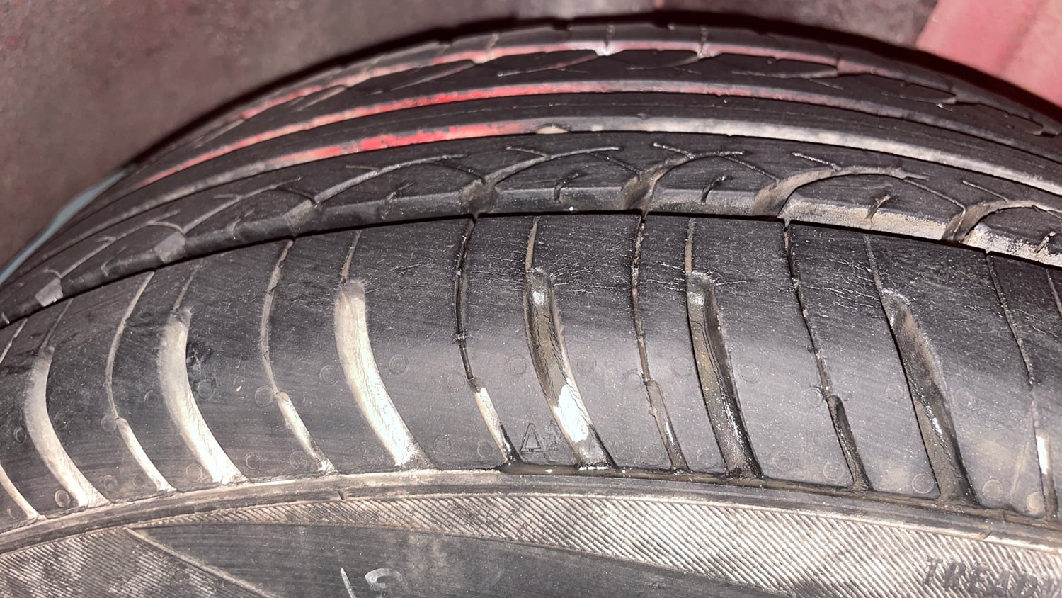Used 2012 Ford Figo Duratec Petrol ZXI 1.2 Petrol Manual tyres RIGHT REAR TYRE TREAD VIEW