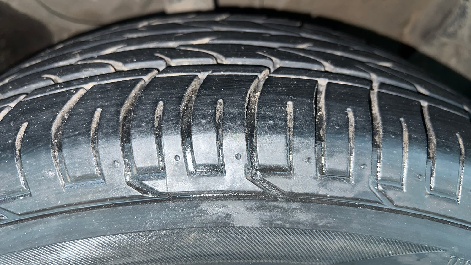 Used 2022 Kia Seltos GTX Plus 1.4 DCT Petrol Automatic tyres RIGHT FRONT TYRE TREAD VIEW