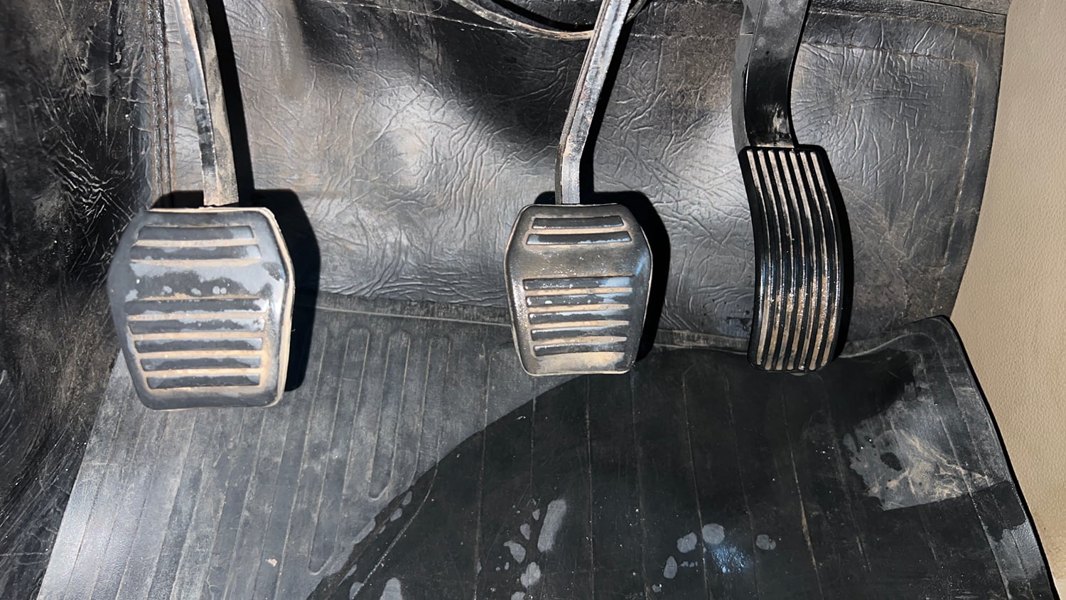 Used 2019 Mahindra TUV300 T6 Plus Diesel Manual interior PEDALS VIEW