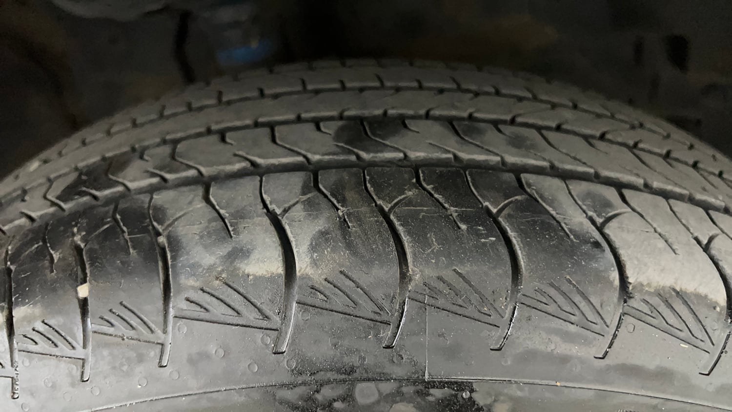 Used 2023 Toyota Innova Hycross VX Hybrid 8 STR Hybrid Automatic tyres RIGHT FRONT TYRE TREAD VIEW