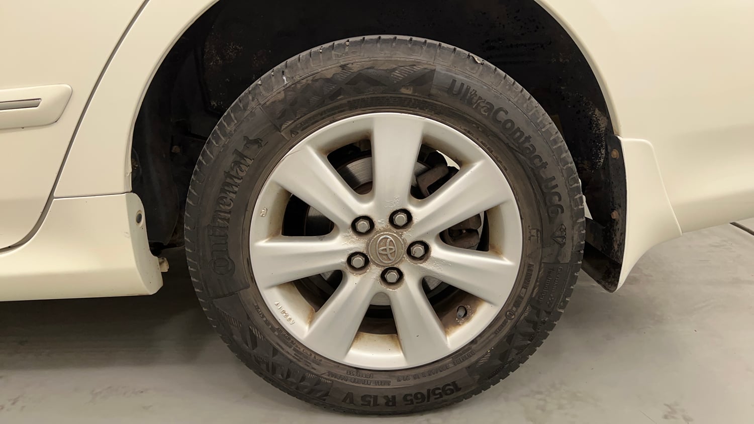 Used 2013 Toyota Corolla Altis 1.8 G Petrol Manual tyres LEFT REAR TYRE RIM VIEW