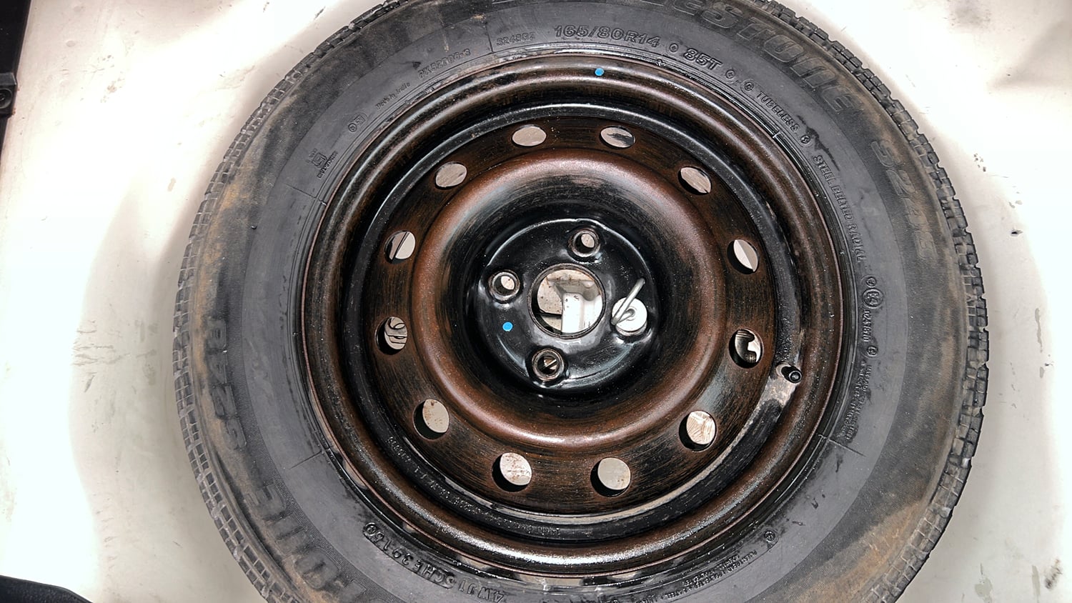 Used 2016 Maruti Suzuki Swift VXi Petrol Manual tyres SPARE TYRE VIEW