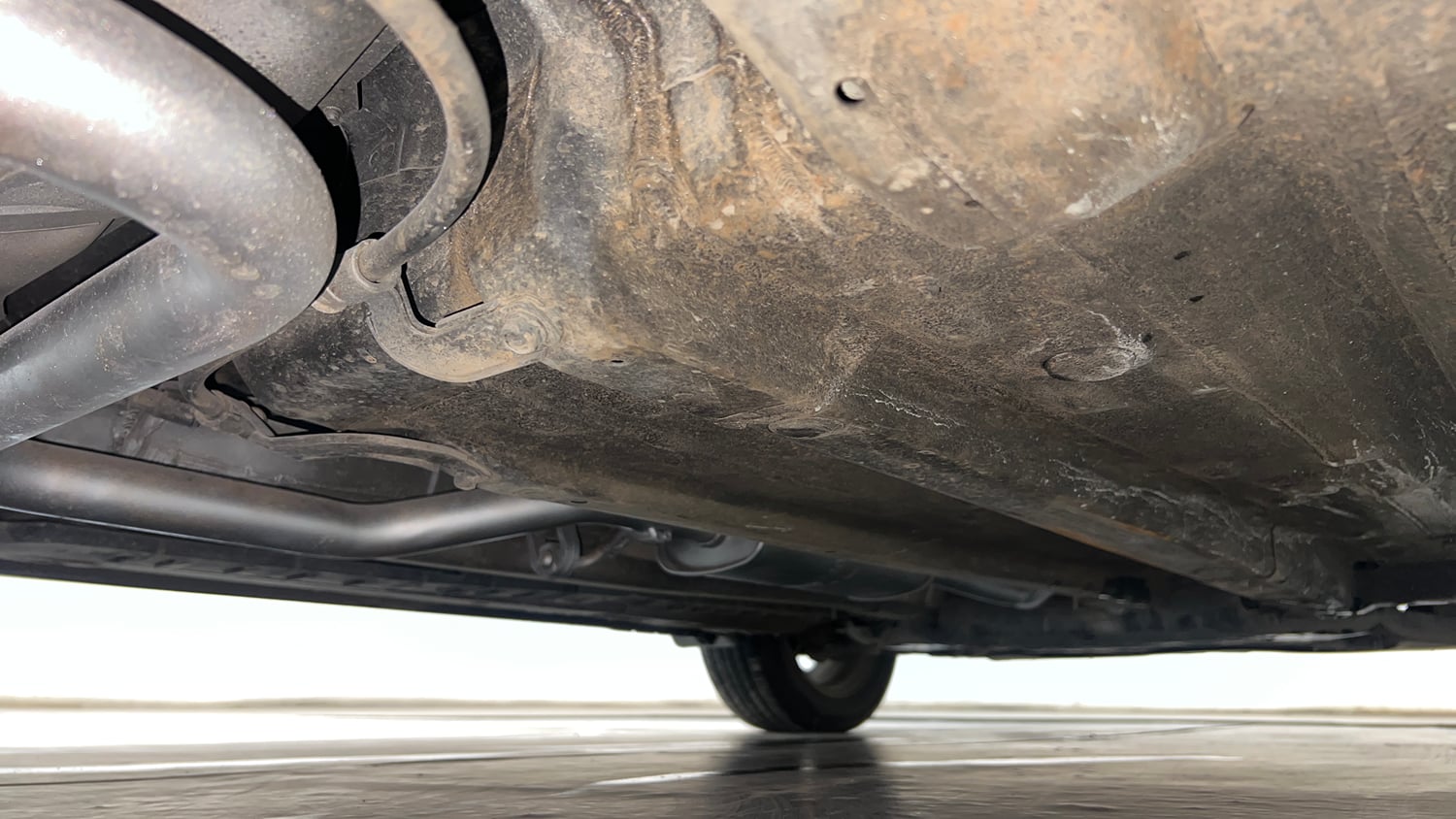 Used 2018 Hyundai Verna SX (O) 1.6 VTVT AT Petrol Automatic extra REAR RIGHT UNDERBODY VIEW