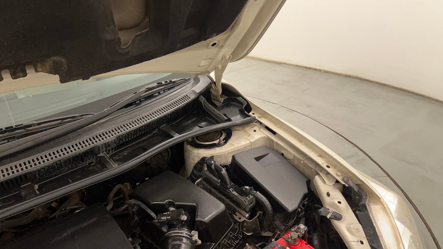 Used 2013 Toyota Corolla Altis 1.8 G Petrol Manual engine ENGINE LEFT SIDE HINGE & APRON VIEW