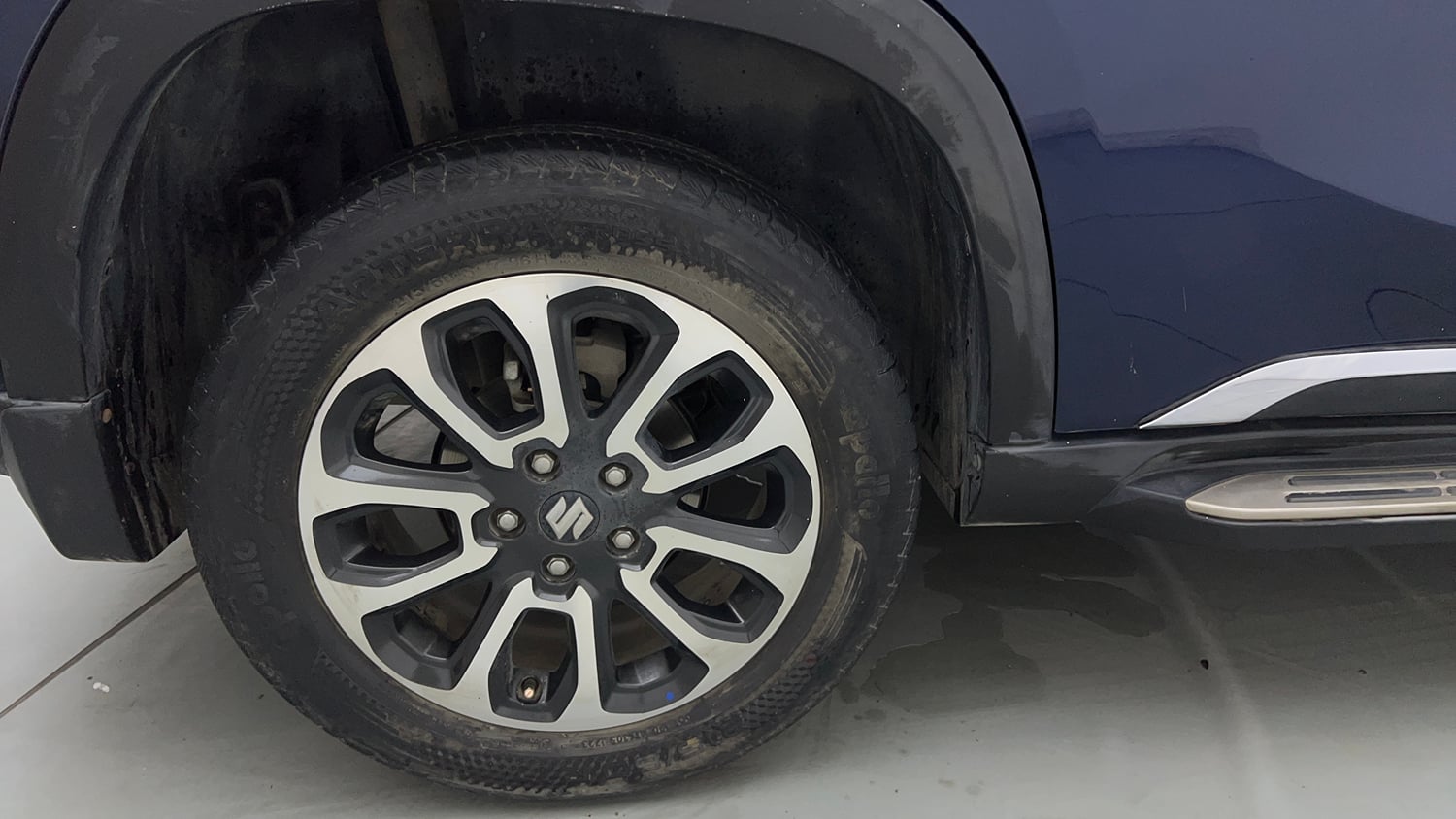 Used 2023 Maruti Suzuki Grand Vitara Alpha Smart Hybrid AT Petrol Automatic tyres RIGHT REAR TYRE RIM VIEW