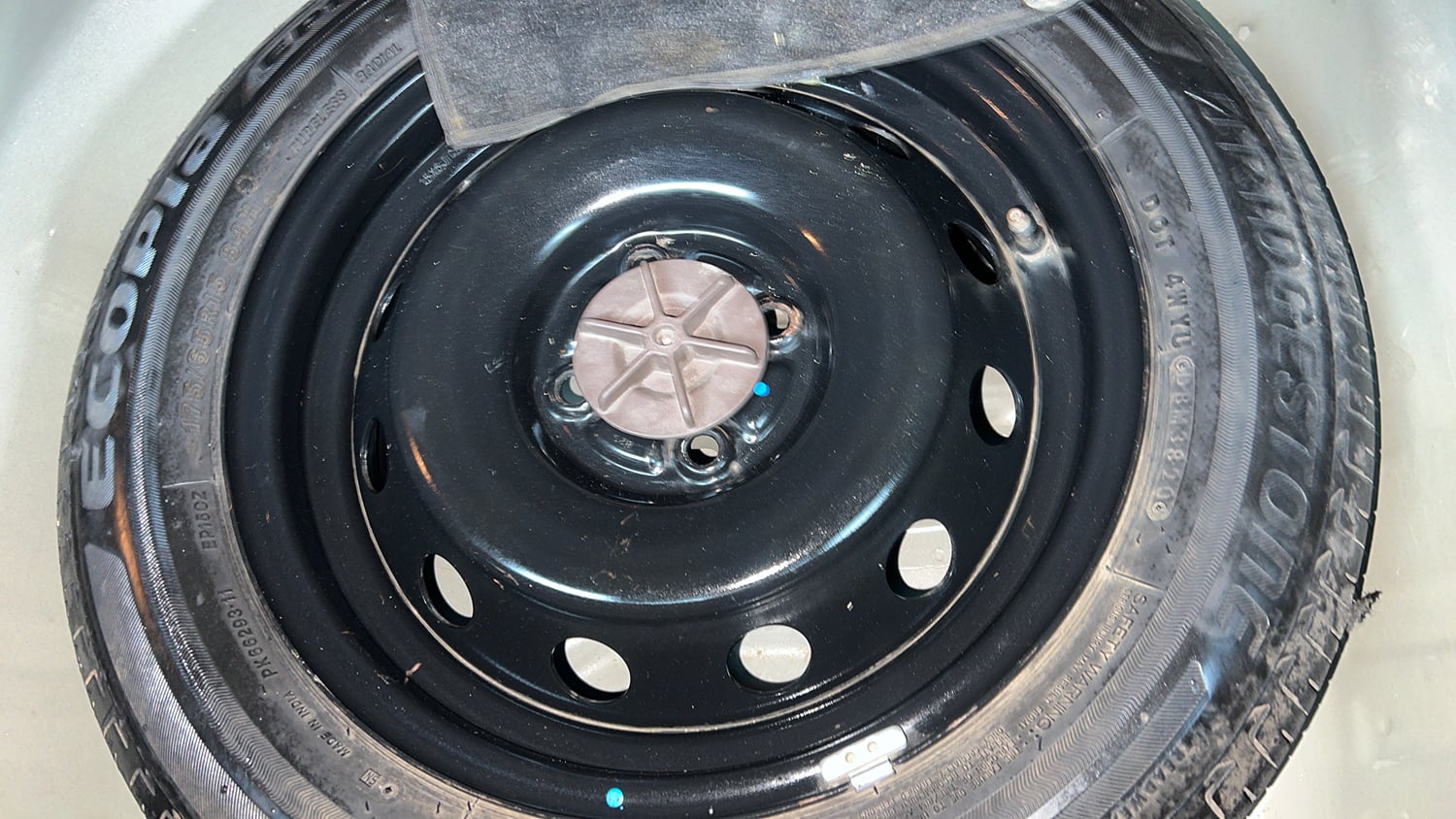 Used 2020 Maruti Suzuki Ignis Delta 1.2 AMT Petrol Automatic tyres SPARE TYRE VIEW