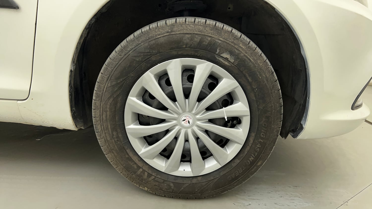 Used 2016 Maruti Suzuki Swift Dzire VXI Petrol Manual tyres RIGHT FRONT TYRE RIM VIEW