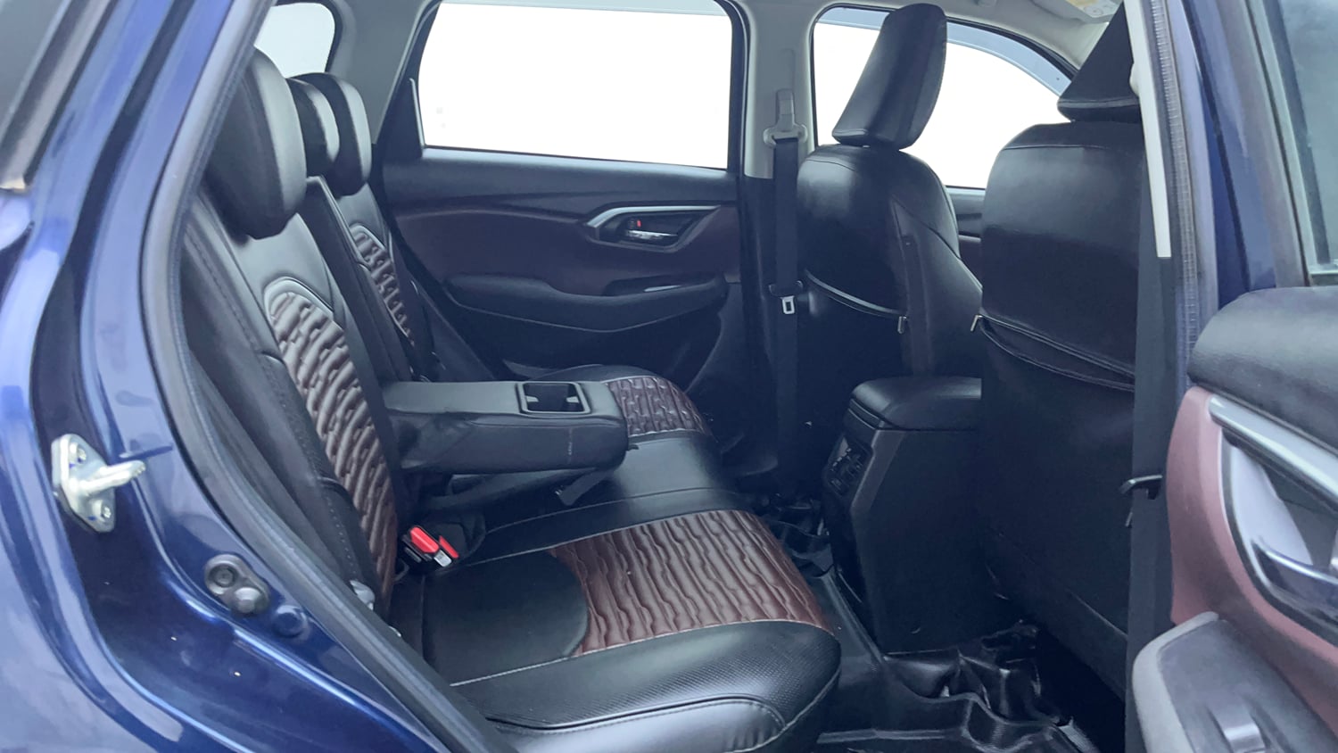 Used 2024 Maruti Suzuki Grand Vitara Sigma Smart Hybrid Petrol Manual interior RIGHT SIDE REAR DOOR CABIN VIEW