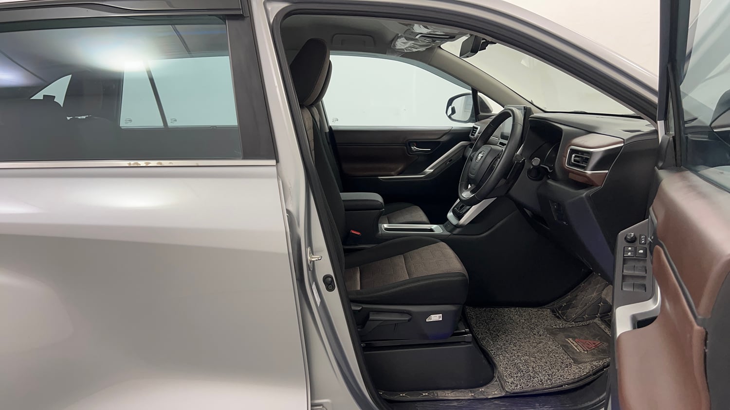 Used 2023 Toyota Innova Hycross VX Hybrid 8 STR Hybrid Automatic interior RIGHT SIDE FRONT DOOR CABIN VIEW