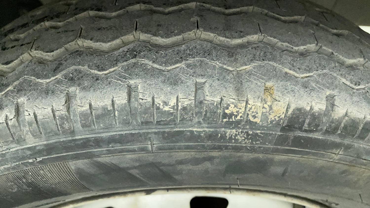 Used 2019 Maruti Suzuki Eeco 5 STR WITH A/C+HTR Petrol Manual tyres RIGHT FRONT TYRE TREAD VIEW