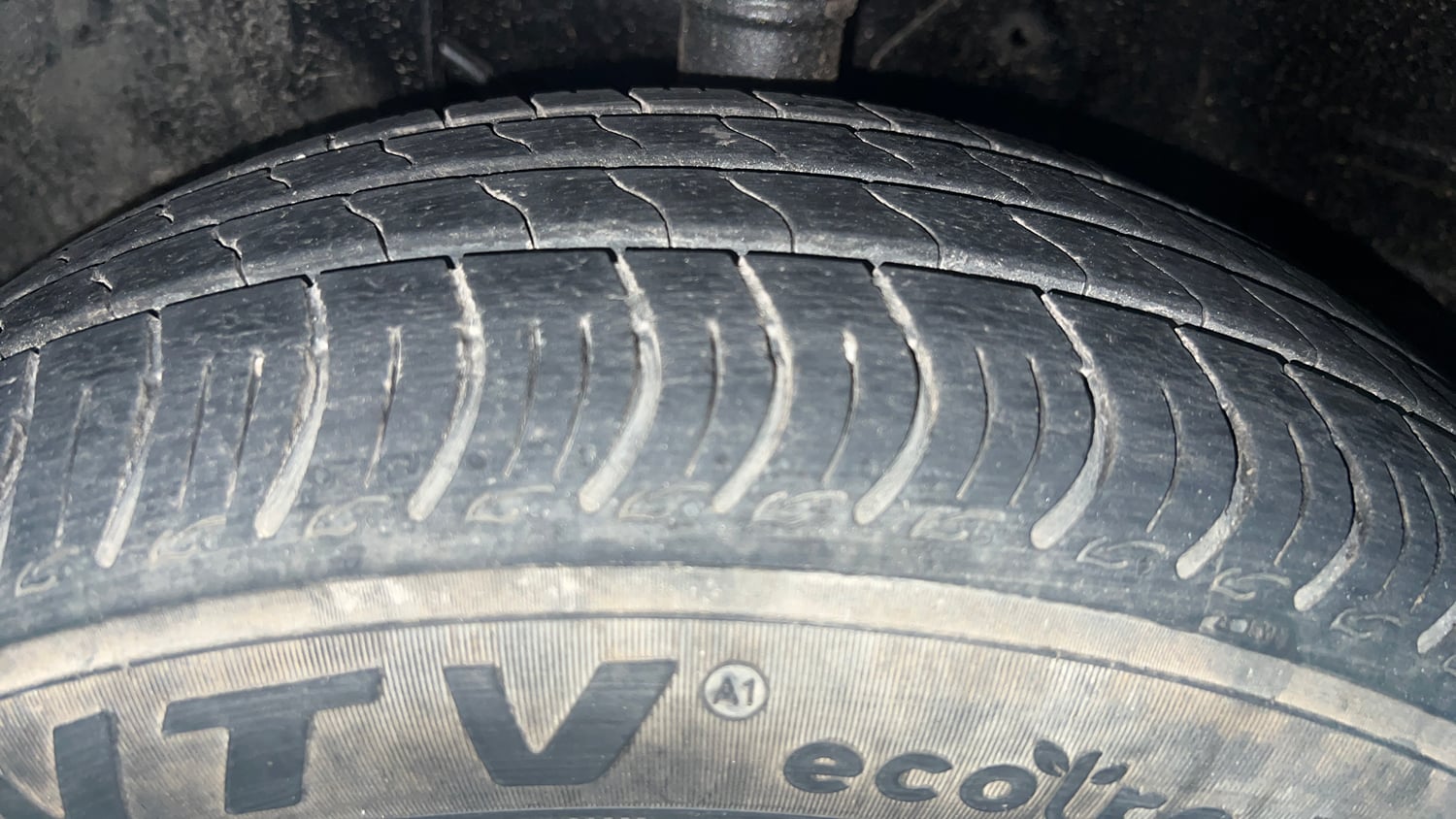Used 2023 Maruti Suzuki Wagon R VXI 1.0 AGS Petrol Automatic tyres LEFT FRONT TYRE TREAD VIEW