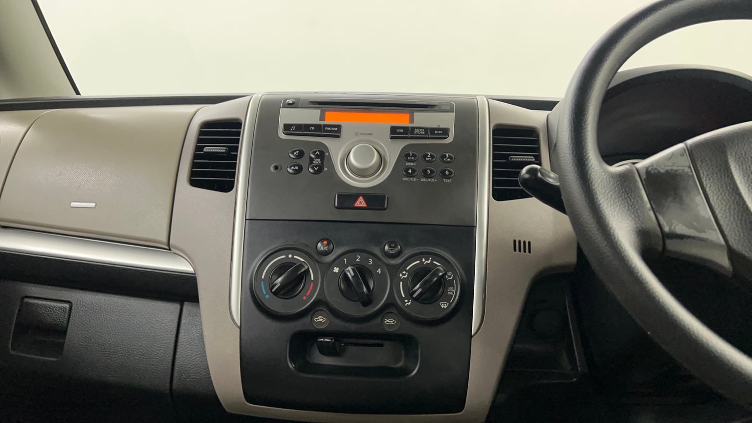 Used 2013 Maruti Suzuki Wagon R VXI Petrol Manual interior MUSIC SYSTEM & AC CONTROL VIEW