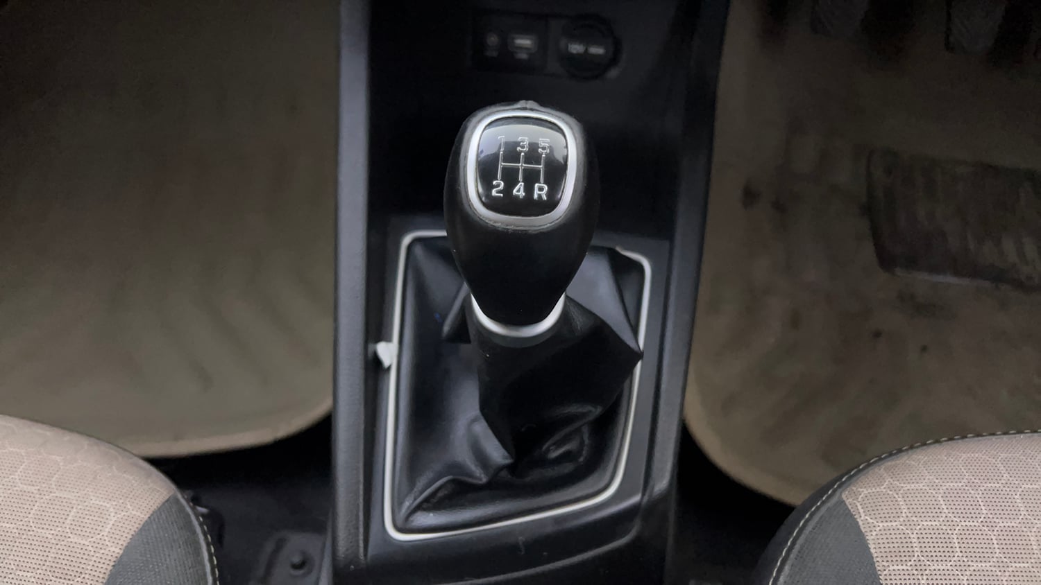 Used 2016 Hyundai Elite i20 Sportz 1.2 Petrol Manual interior GEAR  KNOB VIEW
