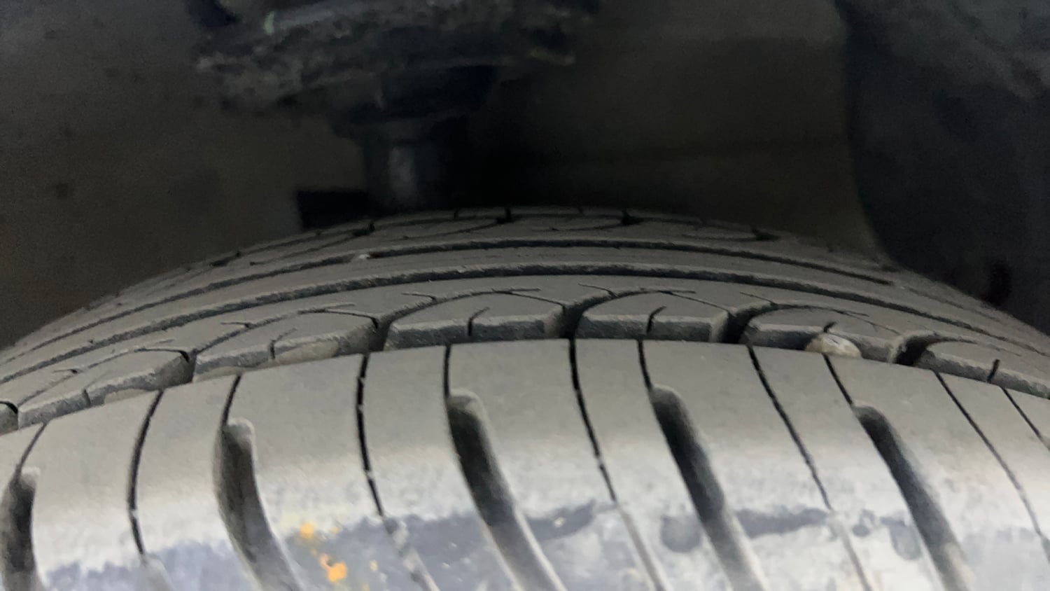 Used 2013 Hyundai Grand i10 Sportz 1.1 CRDi Diesel Manual tyres RIGHT FRONT TYRE TREAD VIEW