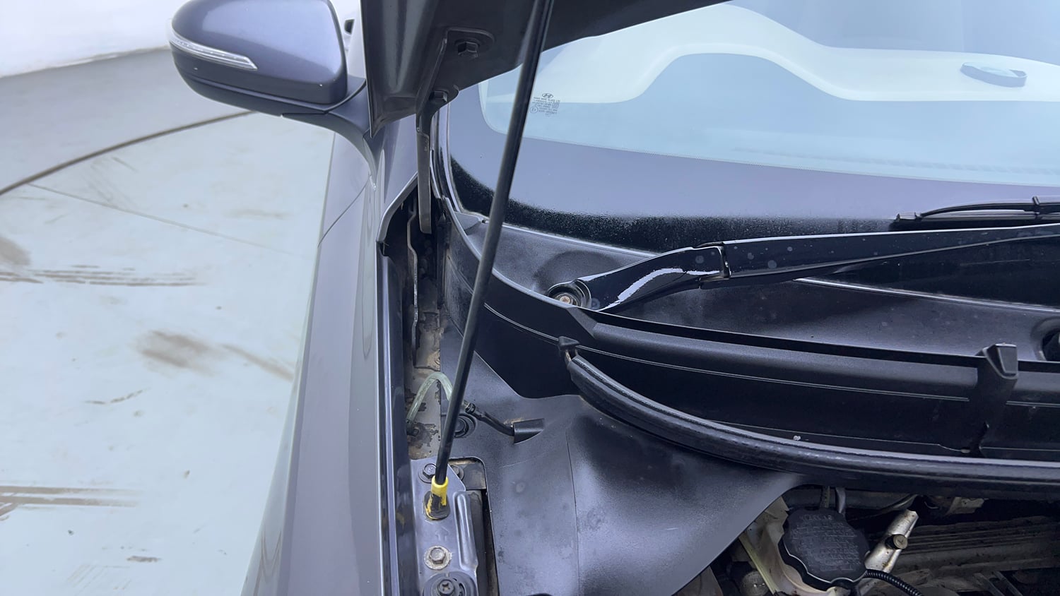 Used 2016 Hyundai Elite i20 Asta 1.2 Petrol Manual engine ENGINE RIGHT SIDE HINGE & APRON VIEW