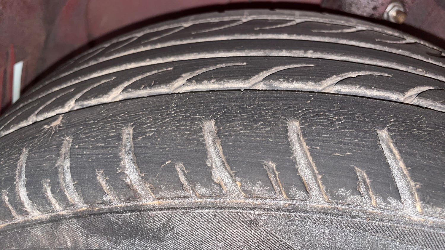 Used 2012 Ford Figo Duratec Petrol ZXI 1.2 Petrol Manual tyres LEFT FRONT TYRE TREAD VIEW