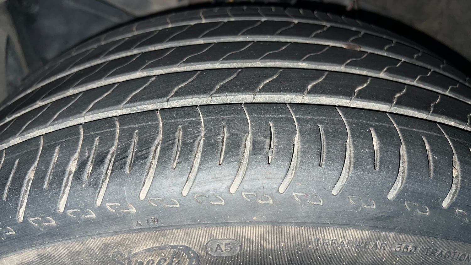 Used 2024 Honda Elevate Apex Edition VX CVT Petrol Automatic tyres LEFT FRONT TYRE TREAD VIEW