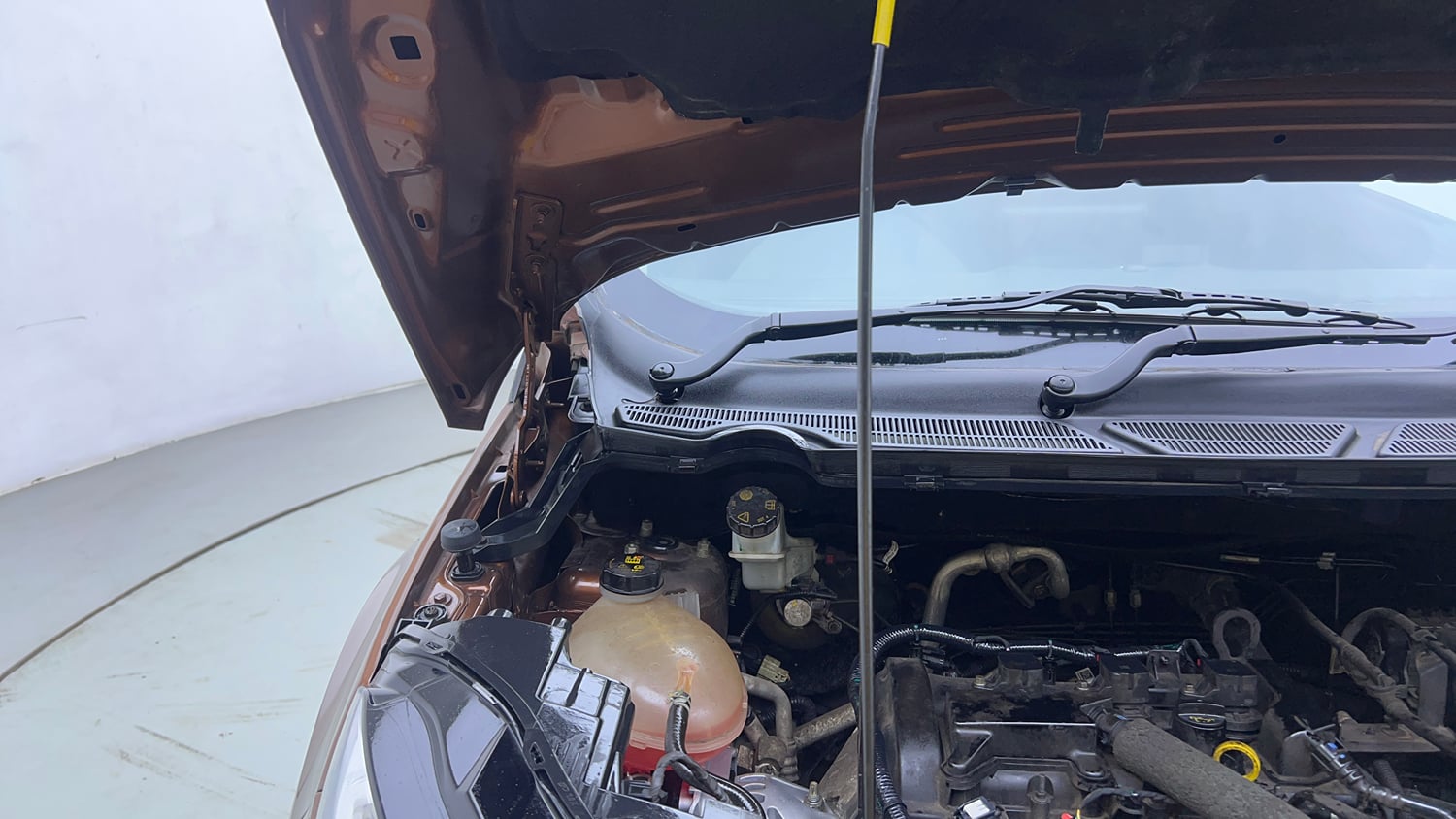 Used 2019 Ford EcoSport Titanium 1.5L Ti-VCT Petrol Manual engine ENGINE RIGHT SIDE HINGE & APRON VIEW