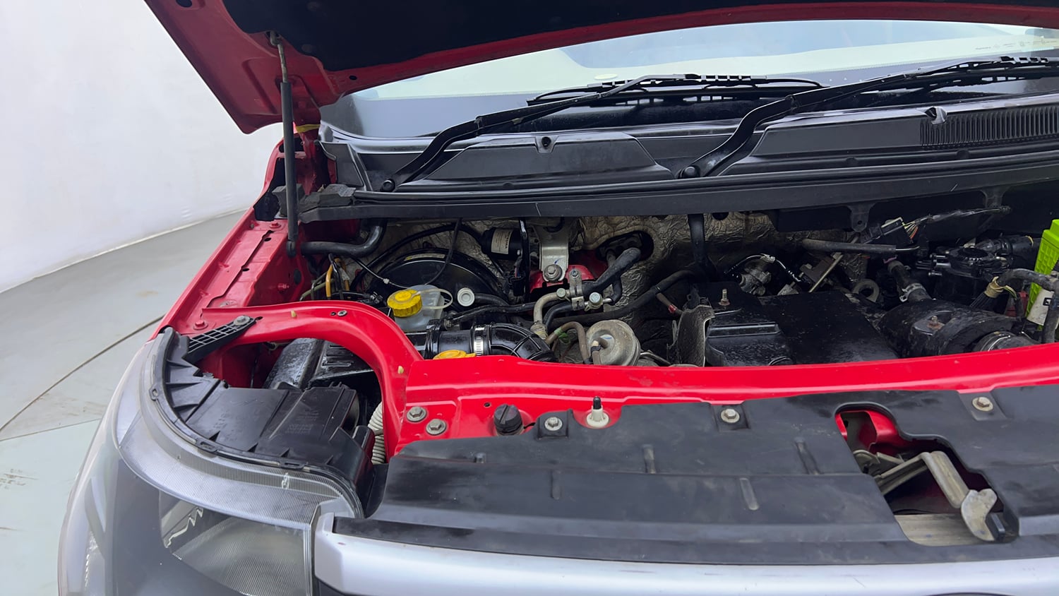 Used 2019 Mahindra TUV300 T6 Plus Diesel Manual engine ENGINE RIGHT SIDE VIEW