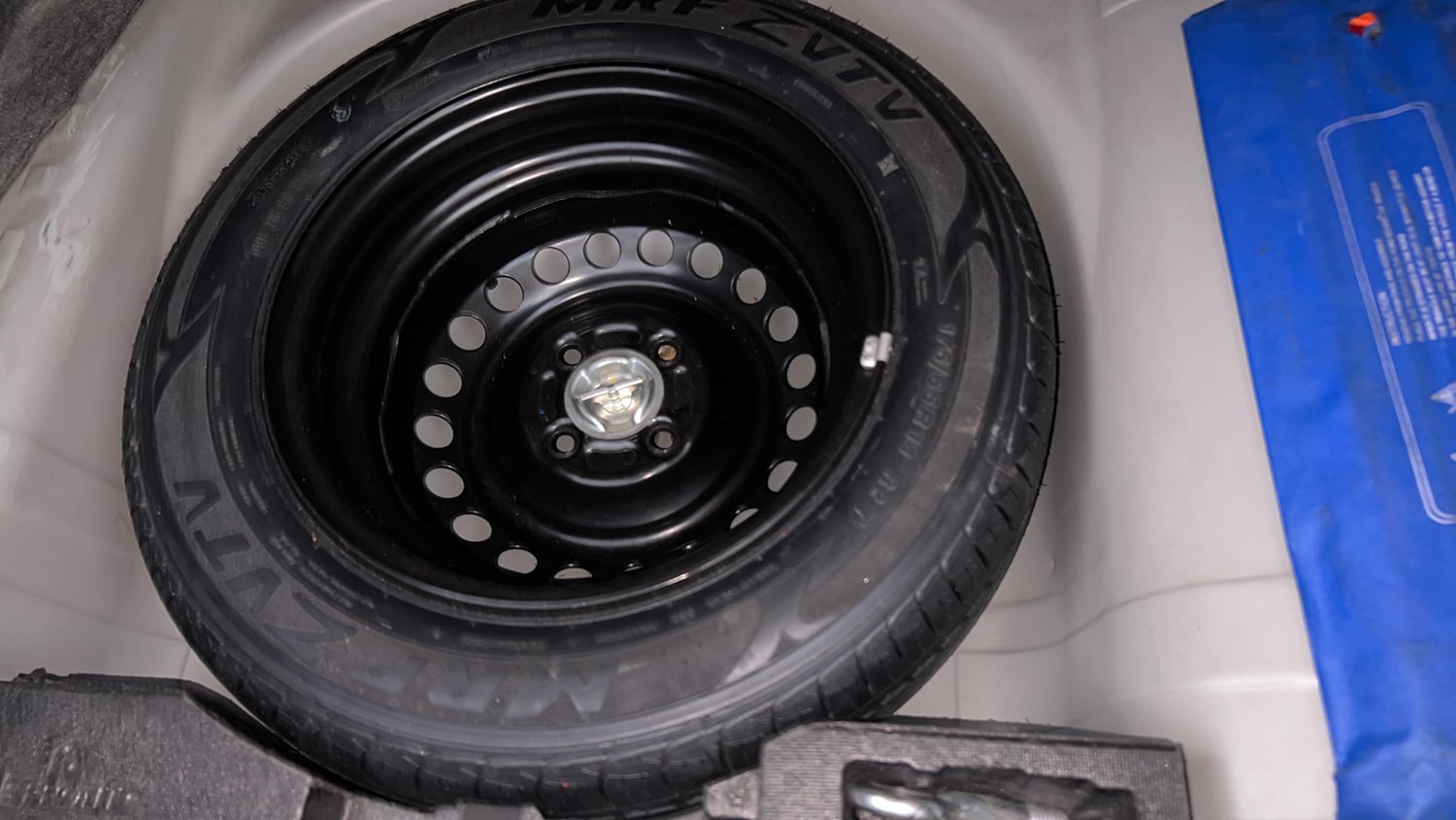 Used 2014 Honda Amaze 1.2 S i-VTEC Petrol Manual tyres SPARE TYRE VIEW