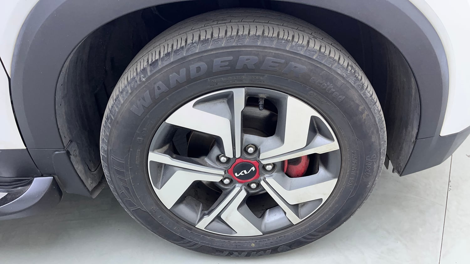 Used 2023 Kia Sonet GTX Plus 1.5 AT Diesel Automatic tyres RIGHT FRONT TYRE RIM VIEW