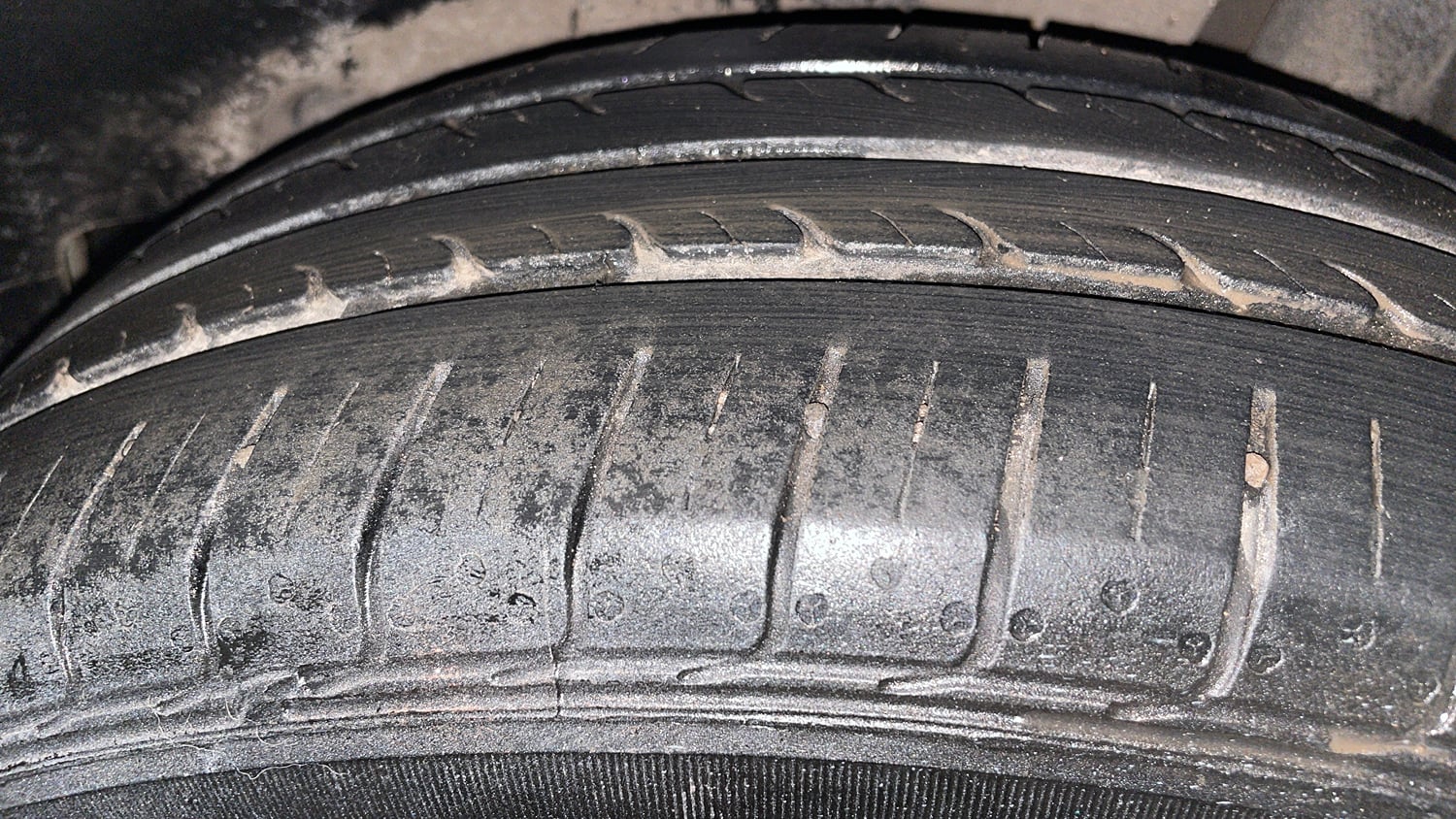 Used 2020 Maruti Suzuki Ciaz Delta Hybrid 1.5 AT Petrol Automatic tyres LEFT REAR TYRE TREAD VIEW