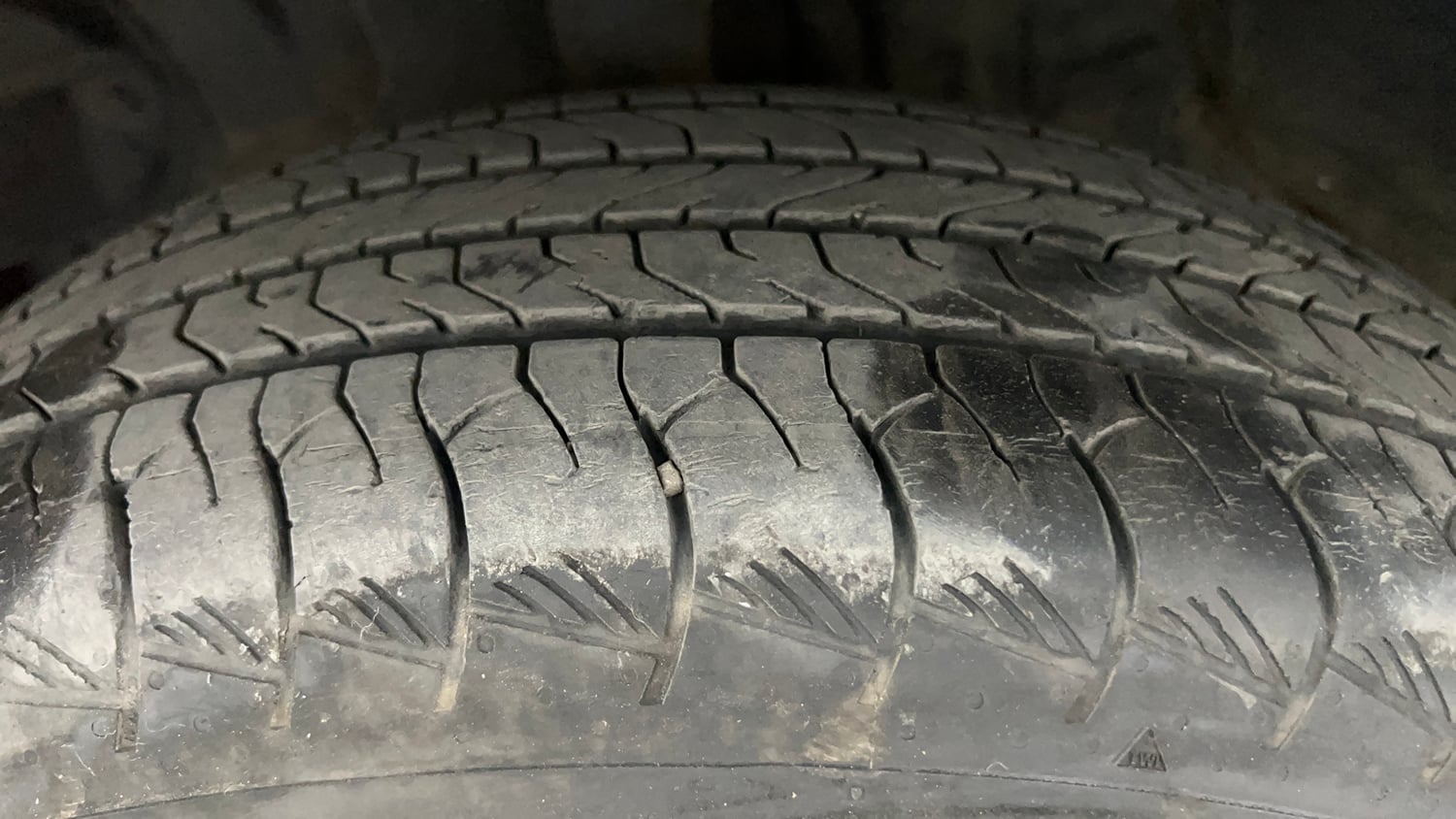 Used 2023 Toyota Innova Hycross VX Hybrid 8 STR Hybrid Automatic tyres LEFT FRONT TYRE TREAD VIEW
