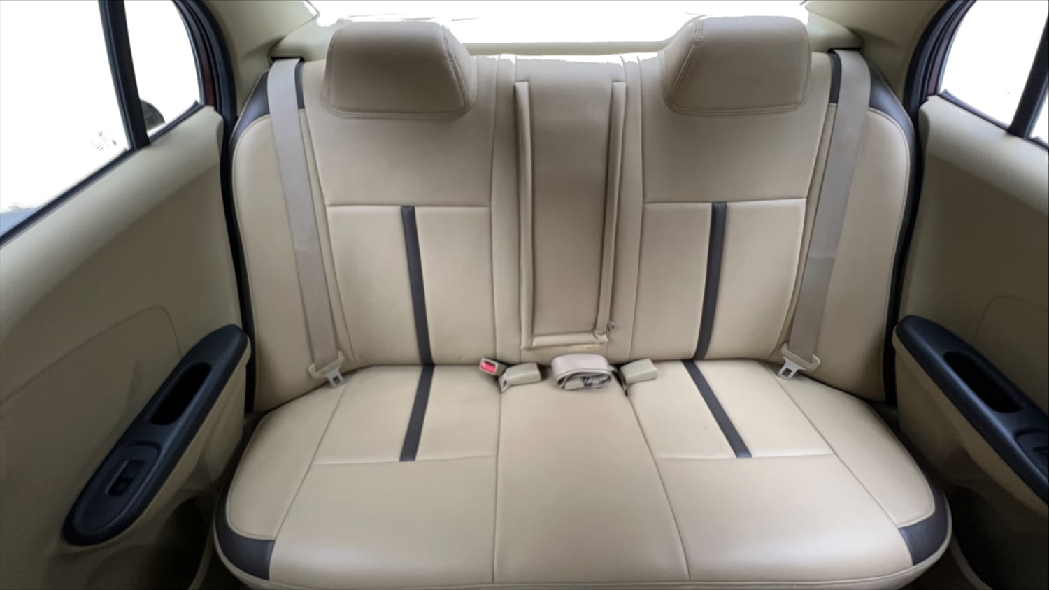 Used 2014 Honda Amaze 1.2 SX i-VTEC Petrol Manual interior REAR SEAT CONDITION VIEW
