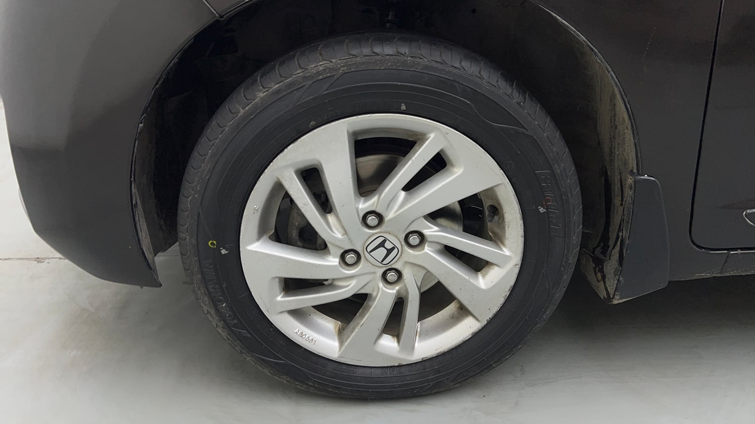 Used 2016 Honda Jazz V AT Petrol Petrol Automatic tyres LEFT FRONT TYRE RIM VIEW