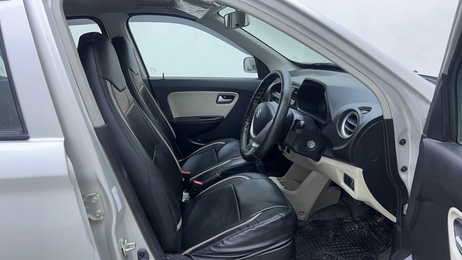 Used 2019 Maruti Suzuki Alto 800 LXi Petrol Manual interior RIGHT SIDE FRONT DOOR CABIN VIEW