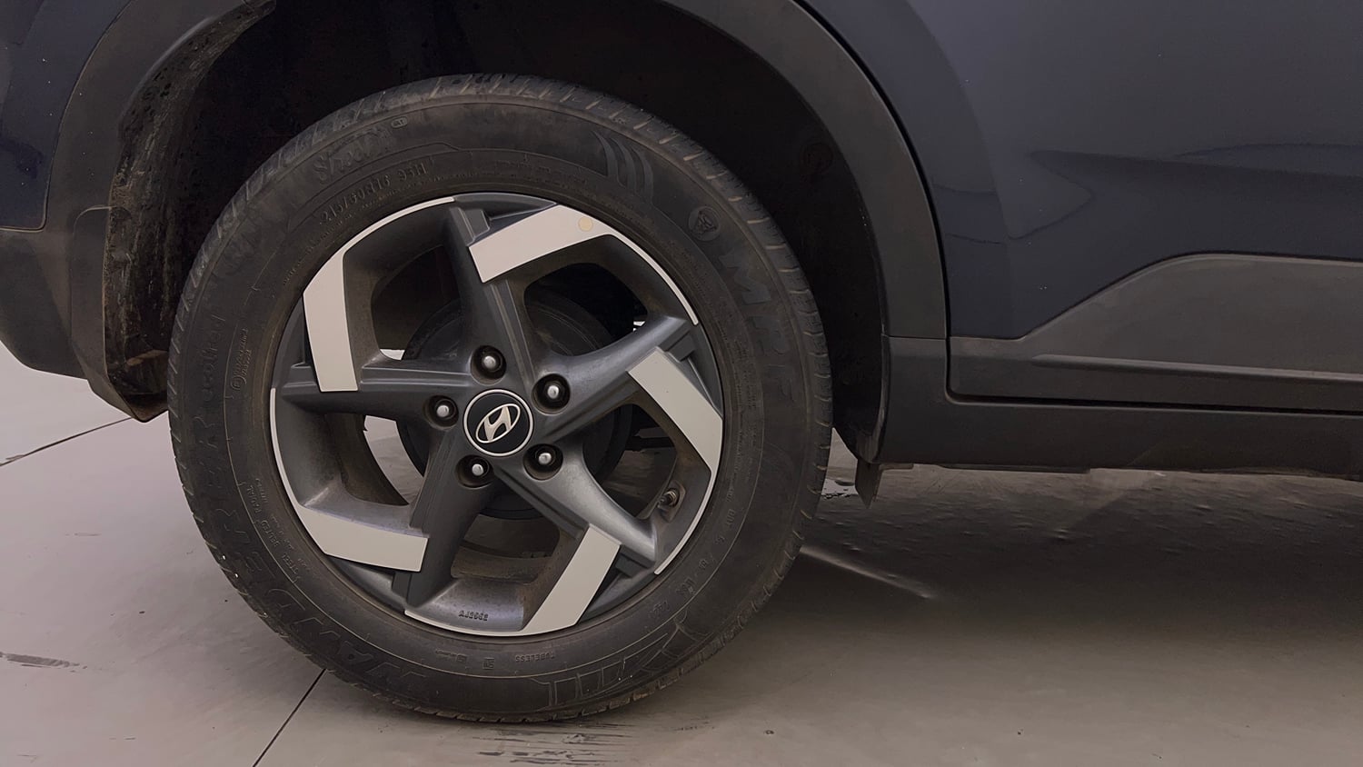 Used 2020 Hyundai Venue SX Plus 1.0 Turbo DCT Petrol Automatic tyres RIGHT REAR TYRE RIM VIEW
