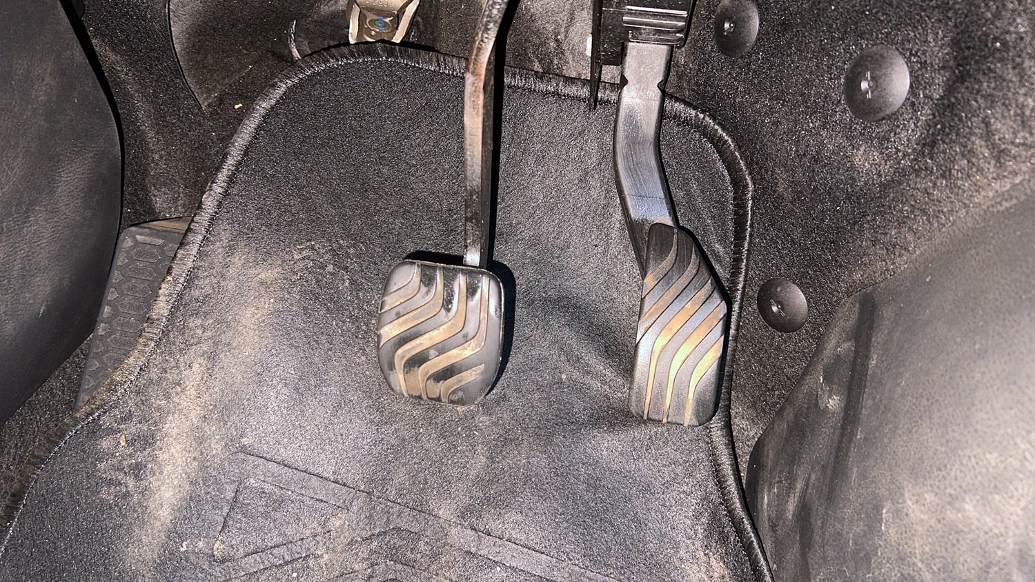 Used 2021 Nissan Magnite XV Premium Turbo (O) CVT Dual Tone Petrol Automatic interior PEDALS VIEW