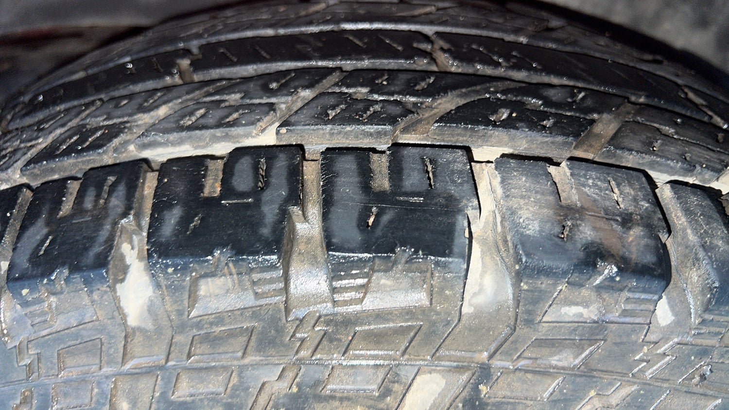 Used 2019 Mahindra TUV300 T6 Plus Diesel Manual tyres LEFT REAR TYRE TREAD VIEW