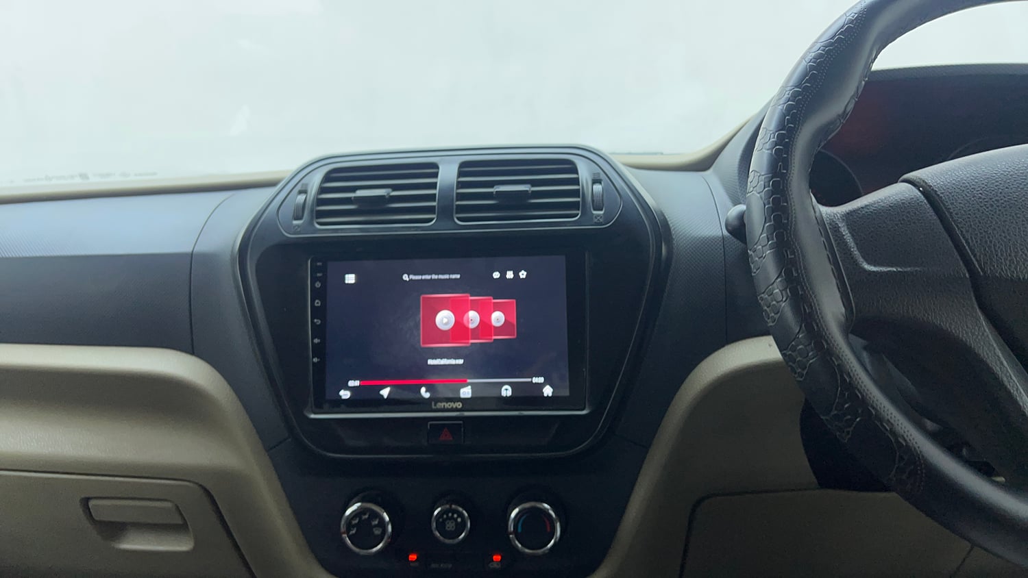Used 2019 Mahindra TUV300 T6 Plus Diesel Manual top_features Integrated (in-dash) music system