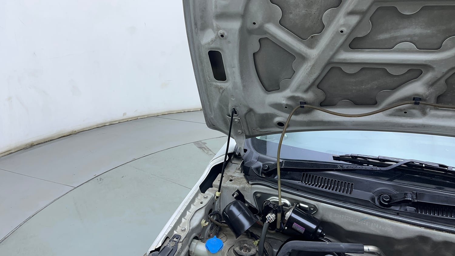 Used 2016 Maruti Suzuki Alto K10 VXi Petrol Manual engine ENGINE RIGHT SIDE HINGE & APRON VIEW