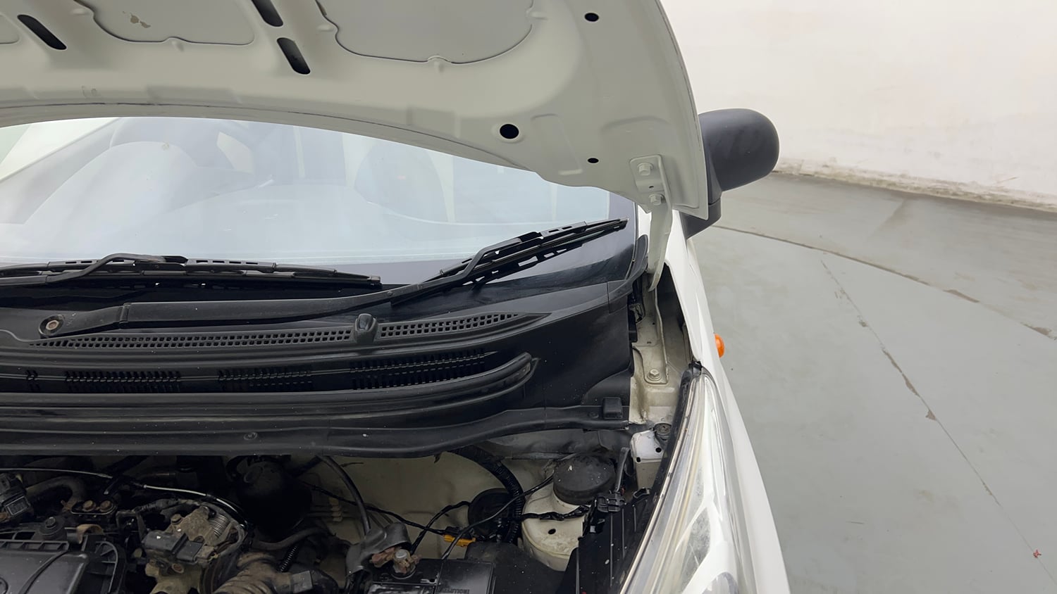 Used 2016 Hyundai Eon Era + Petrol Manual engine ENGINE LEFT SIDE HINGE & APRON VIEW