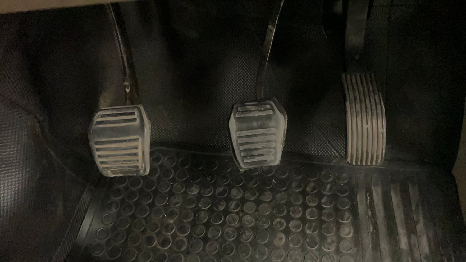 Used 2016 Mahindra TUV300 T8 Diesel Manual interior PEDALS VIEW