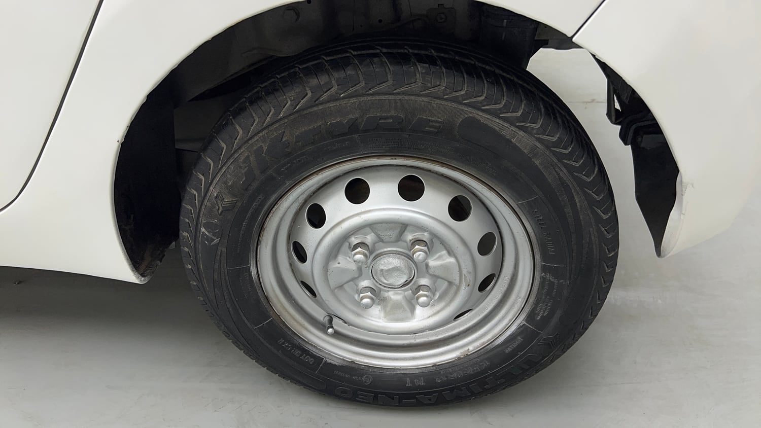 Used 2016 Hyundai Eon Era + Petrol Manual tyres LEFT REAR TYRE RIM VIEW