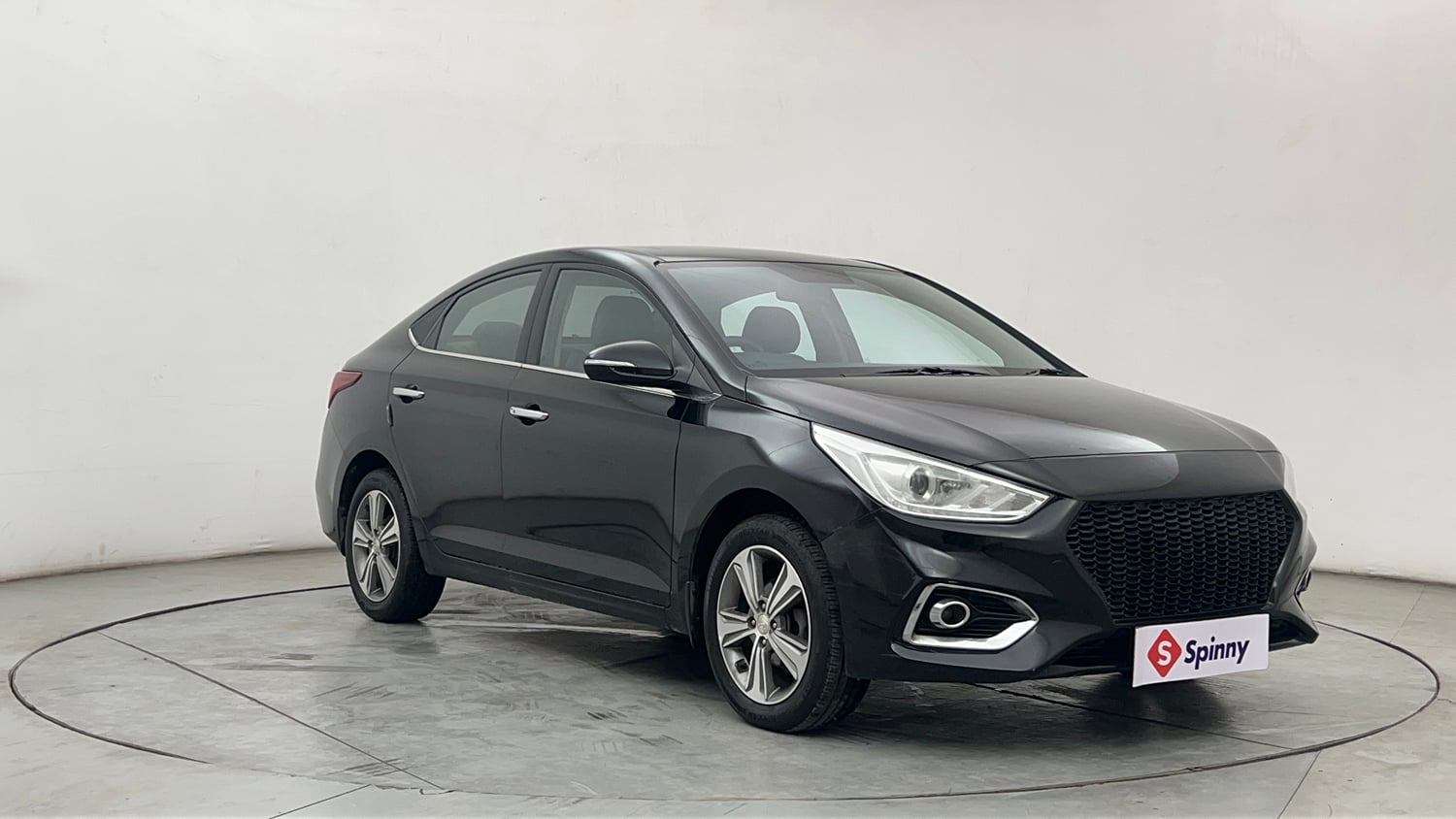 Used 2018 Hyundai Verna SX (O) 1.6 VTVT AT Petrol Automatic exterior RIGHT FRONT CORNER VIEW