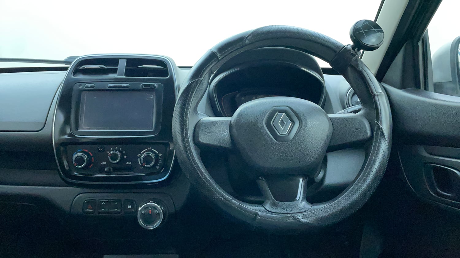 Used 2018 Renault Kwid 1.0 RXT AMT Opt Petrol Automatic interior STEERING VIEW