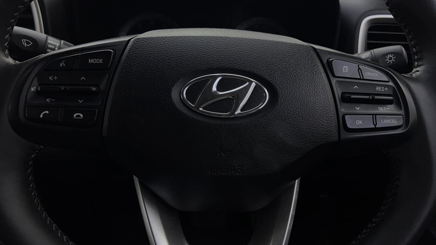 Used 2020 Hyundai Venue SX Plus 1.0 Turbo DCT Petrol Automatic top_features Airbags