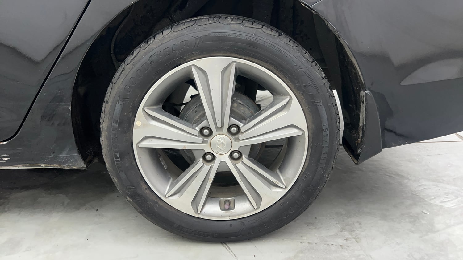 Used 2018 Hyundai Verna SX (O) 1.6 VTVT AT Petrol Automatic tyres LEFT REAR TYRE RIM VIEW